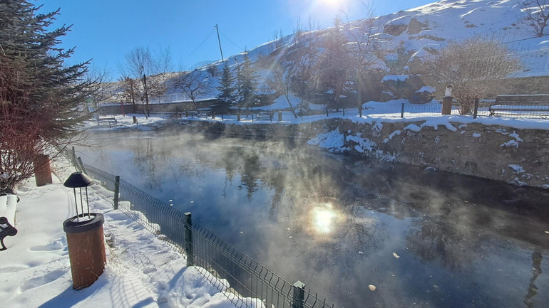  Her şey buz tuttu, donmayan tek yer burası oldu Bu yaşıma kadar hiç görmedim