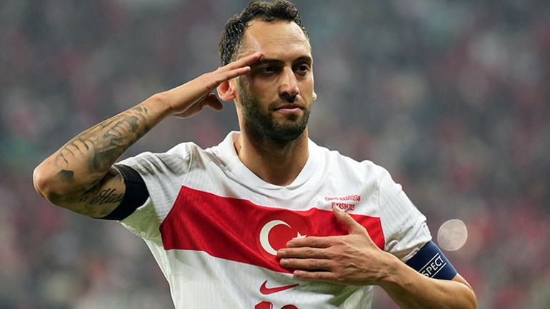 Hakan Çalhanoğlu, Galatasaraya transfer kararını açıkladı