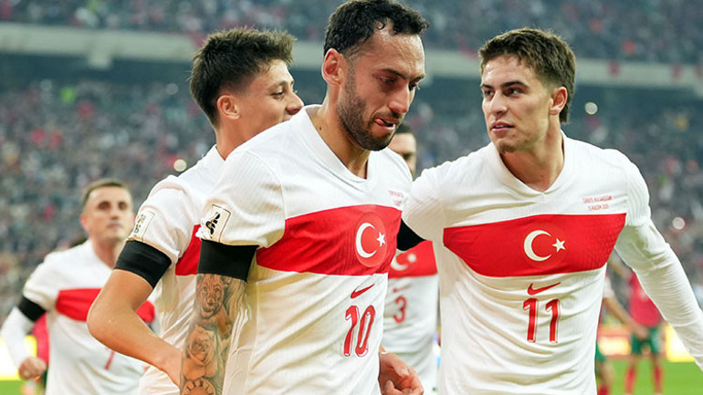 Hakan Çalhanoğlu, Galatasaraya transfer kararını açıkladı