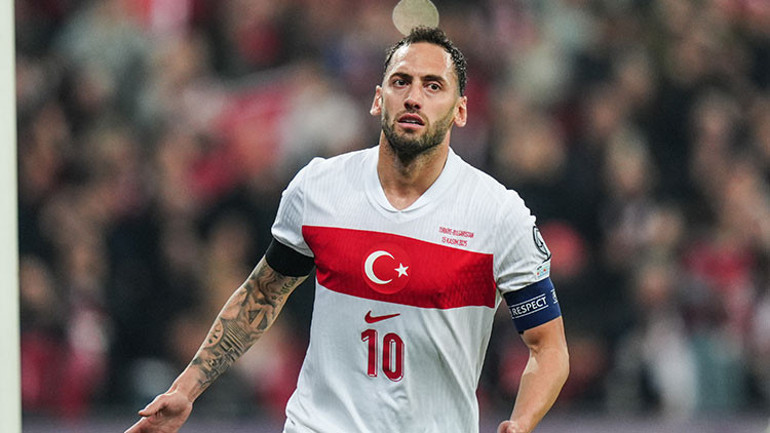 Hakan Çalhanoğlu, Galatasaraya transfer kararını açıkladı