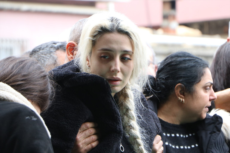 Lüks villadaki aile faciasında ölen kardeşlere acı veda Yan yana toprağa verildiler