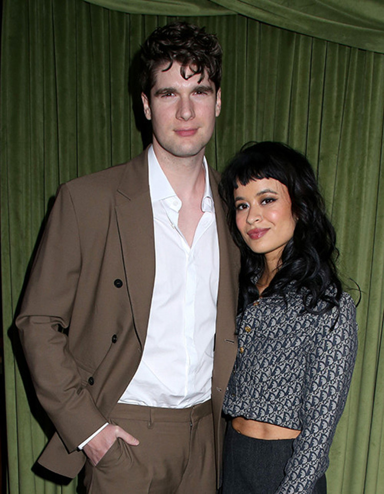  Bir sette üç aşk doğdu