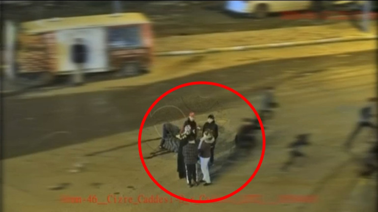 Batmanda eylem için lastik yakan gruba, kadınlar engel oldu