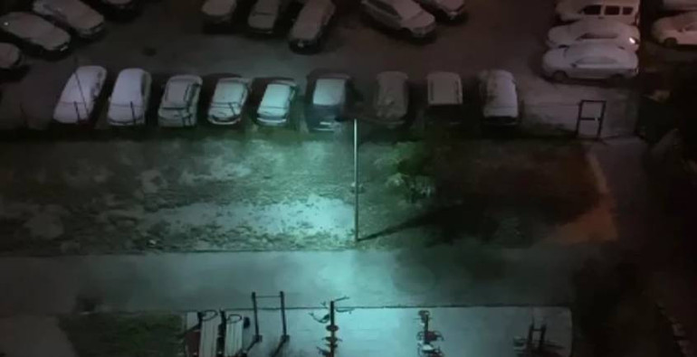 Meteorolojiden yeni kar uyarısı İstanbulda bazı bölgeler beyaza büründü | Bu illerde yaşayanlar dikkat