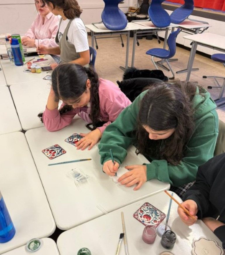 Erlangenli öğrenciler çini sanatını öğrendiler