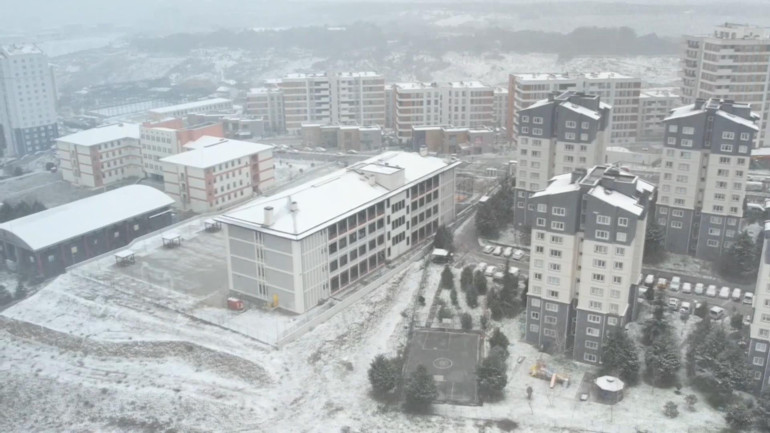 Meteorolojiden sarı kodlu kar alarmı İstanbulda beklenen yağış başladı: Hava buz gibi... | Bu illerde yaşayanlar dikkat