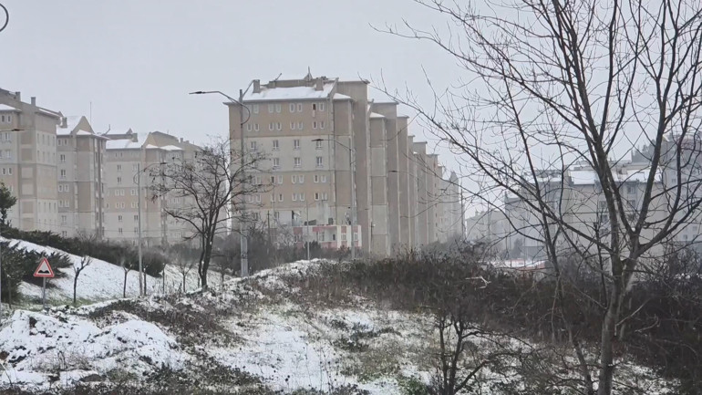 Meteorolojiden sarı kodlu kar alarmı İstanbulda beklenen yağış başladı: Hava buz gibi... | Bu illerde yaşayanlar dikkat