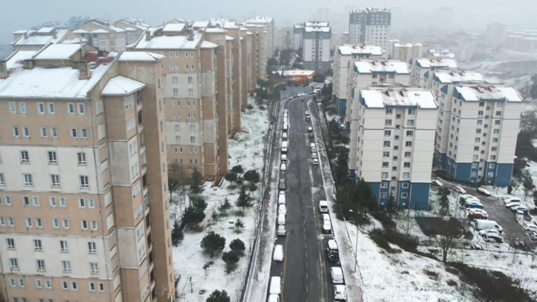 Meteorolojiden sarı kodlu kar alarmı İstanbulda beklenen yağış başladı: Hava buz gibi... | Bu illerde yaşayanlar dikkat