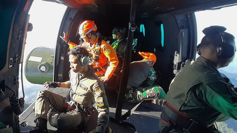 Endonezyada kaybolan uçağın enkazı bulundu