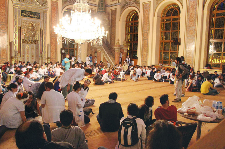 O müezzine 10 milyon TL’lik boşanma davası