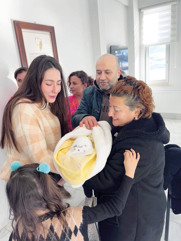 ‘Geçici Koruyucu Aile’nin 100’üncü bebeği Ege Berk