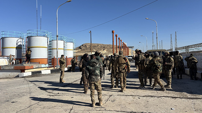 Son dakika... Suriye İçişleri Bakanlığı duyurdu YPGden kan donduran hareket... DEAŞlı teröristleri hapisten çıkardılar