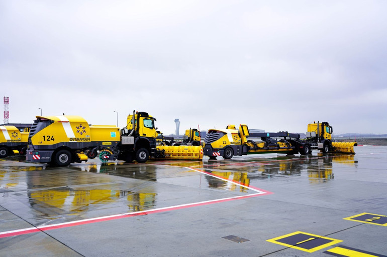 Son dakika... İstanbulda karla mücadele Araçlar kaydı, sokaklar piste döndü... Valilikten yeni uyarı