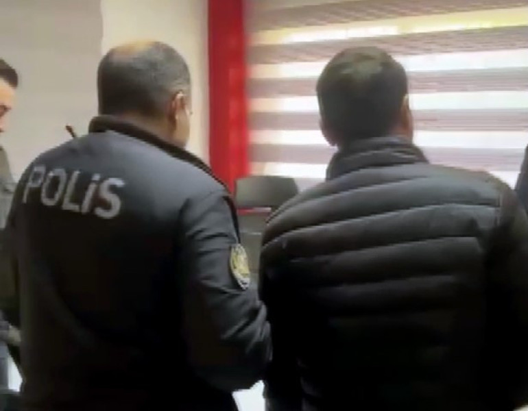 Karne almak için çocuklarıyla okula gelen veliler şok oldu | Öğretmen ve öğrencilerin ağladığını gördük