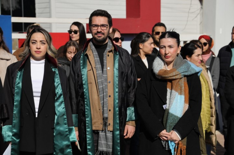 Karne almak için çocuklarıyla okula gelen veliler şok oldu | Öğretmen ve öğrencilerin ağladığını gördük