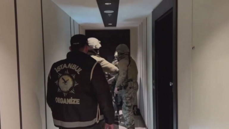 Diyarbakırdan gelen genci iş vaadi ile ağlarına düşürmüşler Girdiği ev hayatını kararttı | Almazsan sana sıkacağım