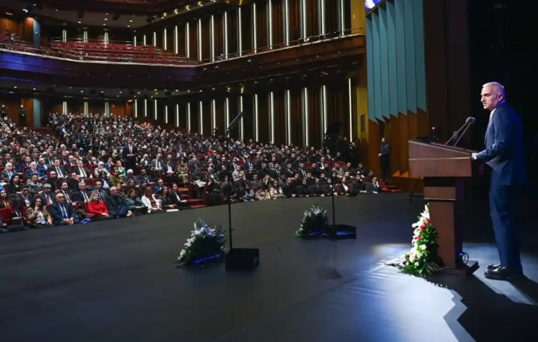 Bakan Ersoy, Kültür ve Turizm Bakanlığı Özel Ödülleri ve Yaşayan İnsan Hazineleri Ödül Töreninde konuştu