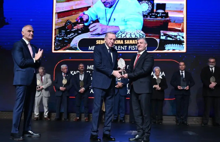 Bakan Ersoy, Kültür ve Turizm Bakanlığı Özel Ödülleri ve Yaşayan İnsan Hazineleri Ödül Töreninde konuştu