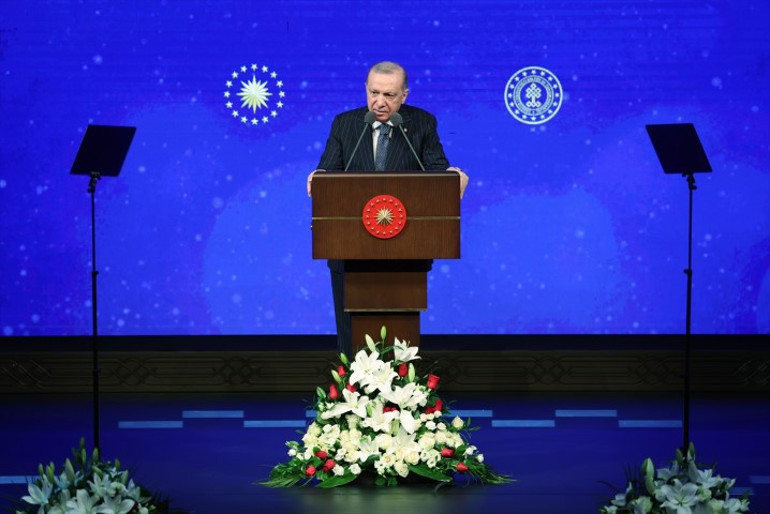 Cumhurbaşkanı Erdoğan: Sanat milli kültürün taşıyıcı kolonu