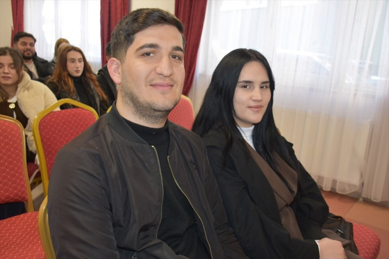 Belediyeden yeni evlenen çiftlere 60ar bin lira yardım