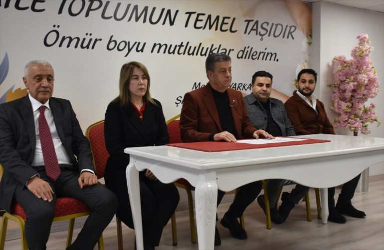 Belediyeden yeni evlenen çiftlere 60ar bin lira yardım