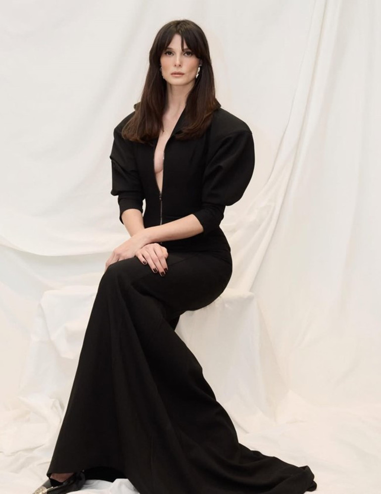 Eşref Rüyanın yıldızı dünyaya açıldı Çiğdemin siyah büyüsü...