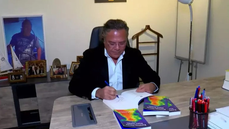 Oktar Asoğlu’nun yeni romanı ‘Kırmızı Deniz Mavi İnsan’ okurlarla buluştu