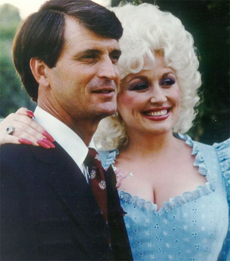  Annem bize yem çuvallarından kıyafetler dikerdi... Yine de gönlümüz zengindi