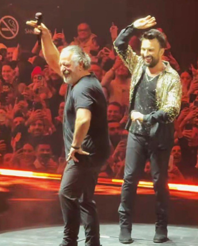 Tarkan ile Cem Yılmaz aynı sahnede... İşte kuzu kuzu geldim
