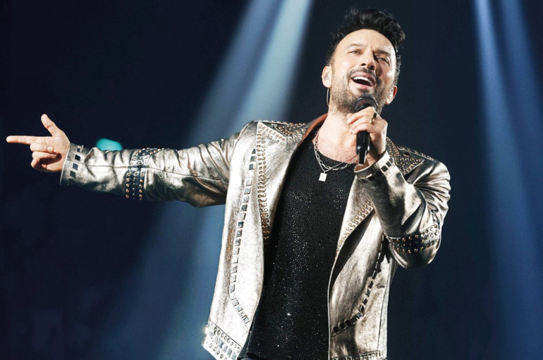 Tarkan ile Cem Yılmaz aynı sahnede... İşte kuzu kuzu geldim
