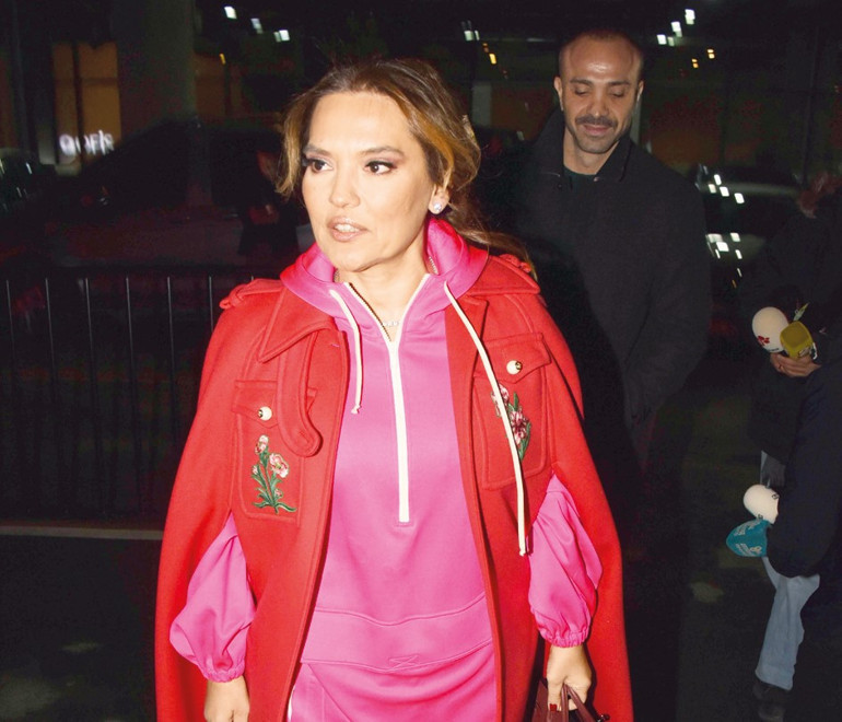 Tarkan ile Cem Yılmaz aynı sahnede... İşte kuzu kuzu geldim