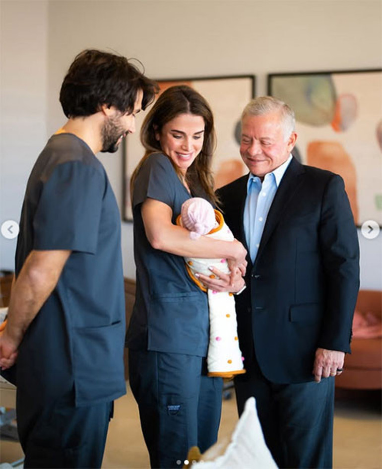 Sekiz ay boyunca hamileliği saklamıştı: Gizemli torun hızlı büyüdü... Bu nasıl büyükanne