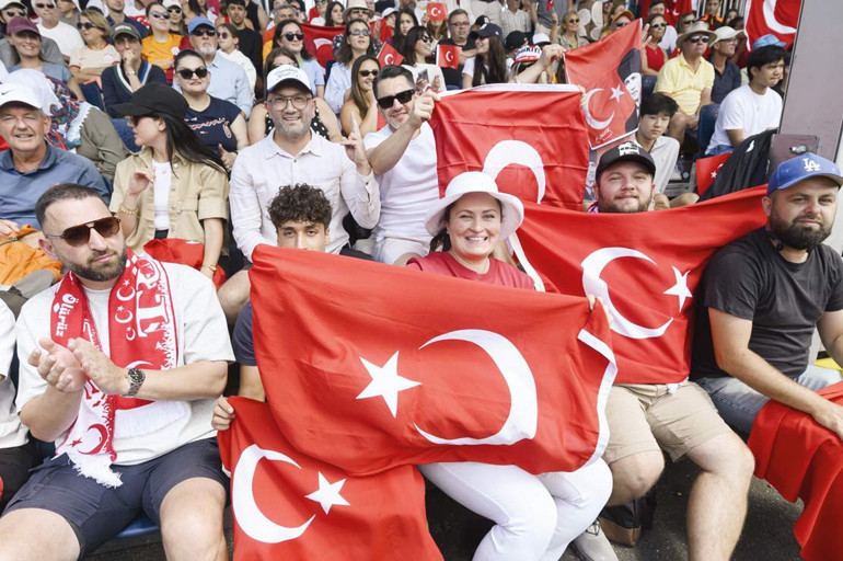 Avustralya açık tarihinde üçüncü tura yükselen ilk Türk tenisçi oldu… Zeynep Sönmez tarih yazıyor