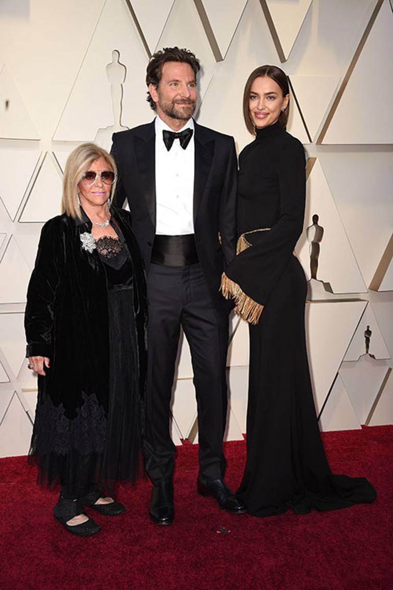  Sevgilisine evlenme teklifi için kendi annesinin ağzından çıkacak bir tek kelimeyi bekliyor