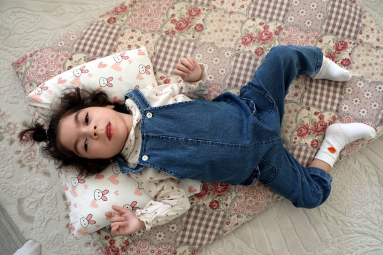  5 günlük bebeği dövüp engelli kalmasına neden oldu Korkunç olayın kamera görüntüsü ortaya çıktı