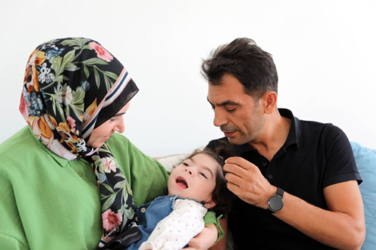  5 günlük bebeği dövüp engelli kalmasına neden oldu Korkunç olayın kamera görüntüsü ortaya çıktı