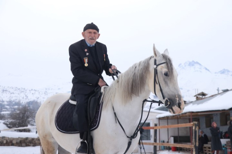  Arkadaşlarımın şehit olduğu aklıma geliyor