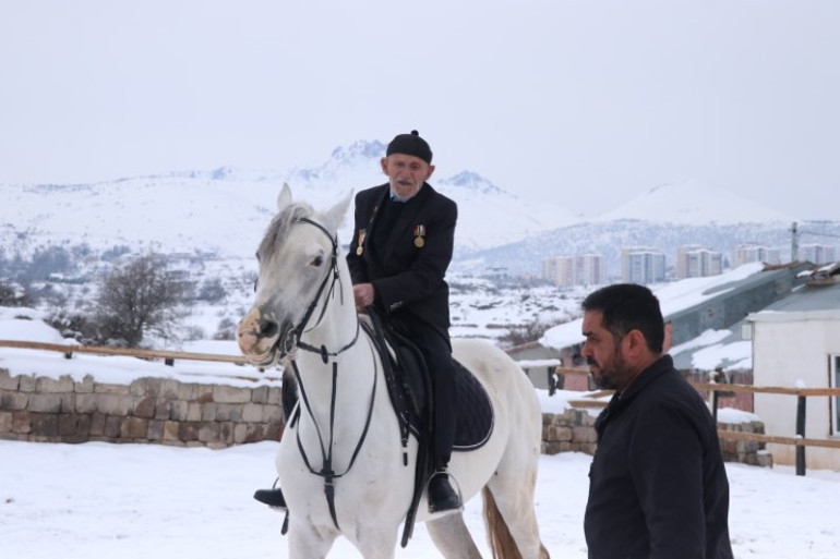  Arkadaşlarımın şehit olduğu aklıma geliyor