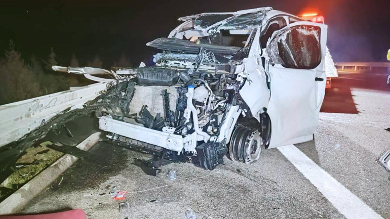 Bursada dağıtım aracı takla attı, külçe altınlar kayboldu