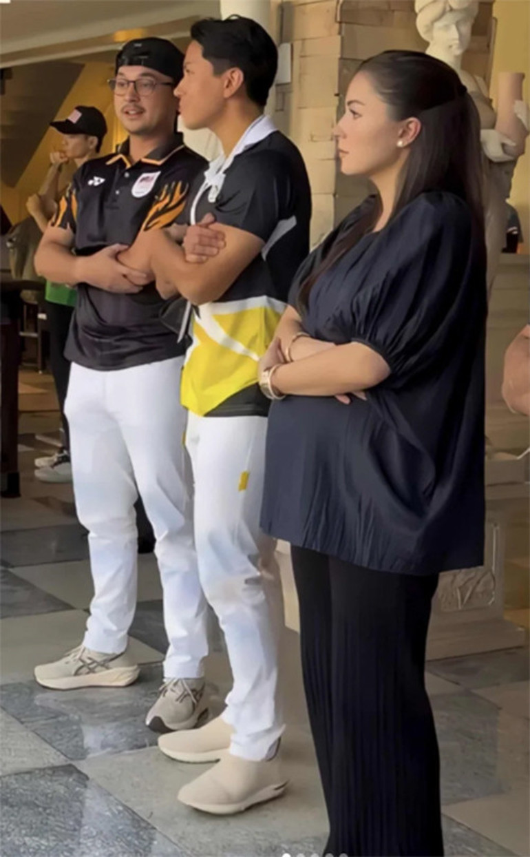  Pembe giymişsin, kızınız mı olacak