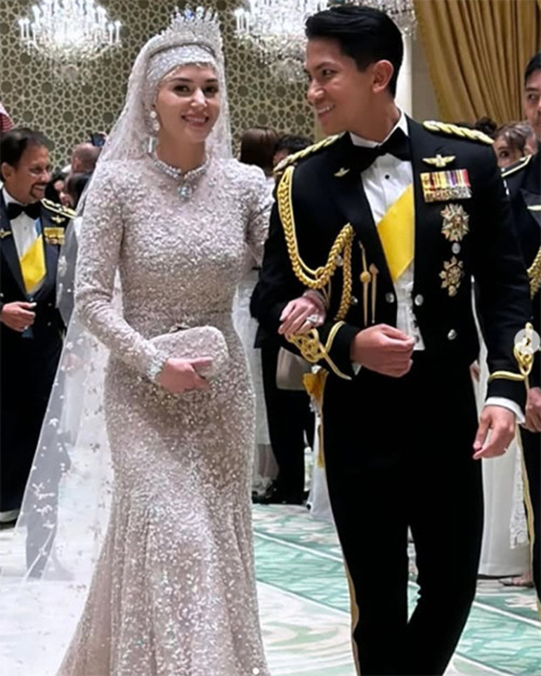  Pembe giymişsin, kızınız mı olacak