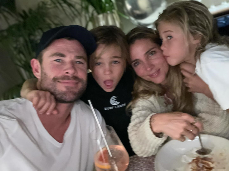 O büyük aşk şimdi neye yarar Mutlu evlilikleri ellerinden kayıp gitti… Aralarına giren mesafe artık kapanmaz