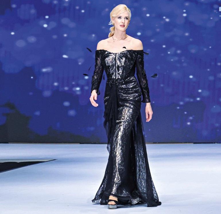 Wilma podyumda bebeği kuliste