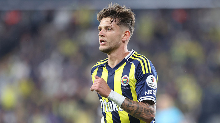Sebastian Szymanski Fenerbahçe formasıyla sahada