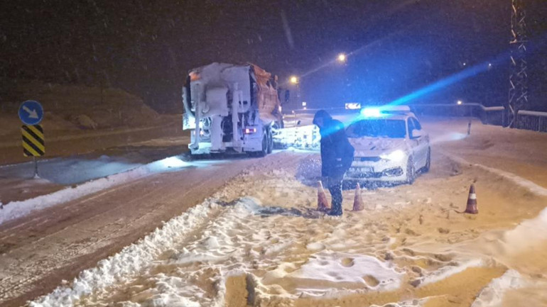 Kuvvetli kar ve sağanak geliyor Meteoroloji saat verdi: Kar, yağış ve fırtına uyarısı 23 il için sarı alarm
