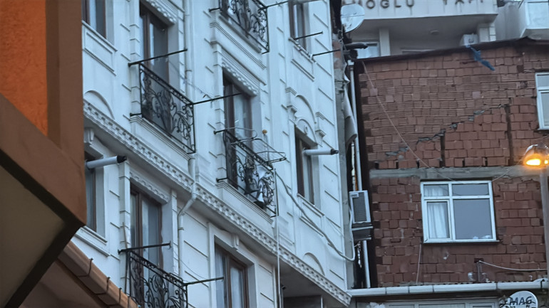 Beyoğlunda bacağından bıçaklanan Ümit kan kaybından hayatını kaybetti Yengesi tutuklandı... Hepinizi keserim, sabaha hiçbir şey hatırlamam