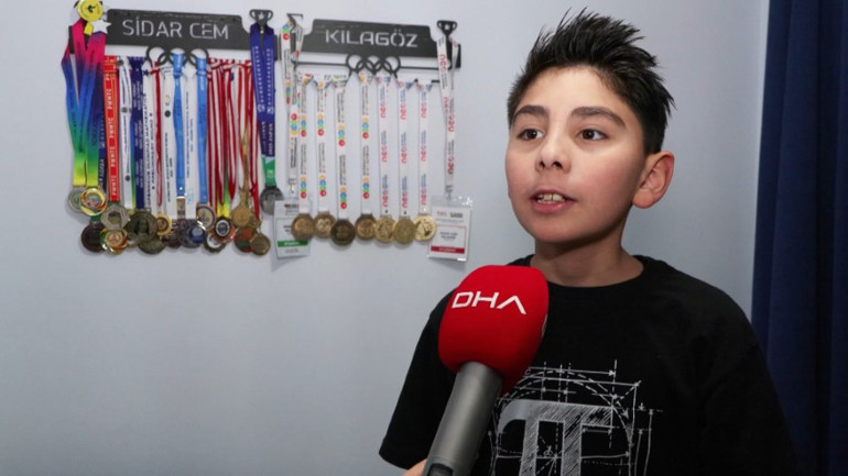  11 yaşındaki Sidar, Amerikadaki olimpiyatlarda dünya birincisi oldu