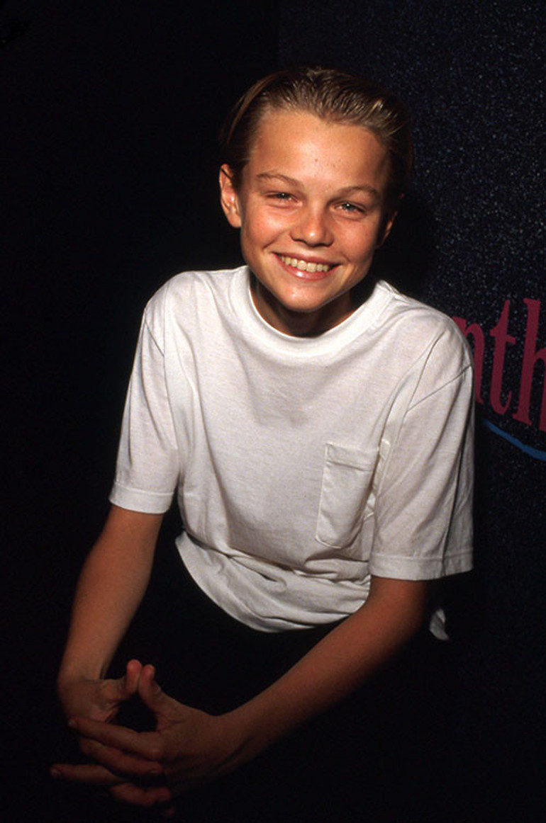 Çocukluğu hayat kadınlarının arasında geçmişti: Herkes genç sevgililerini konuşuyor ama onun yolu başka... Yürü hatta koş... Kim tutar seni