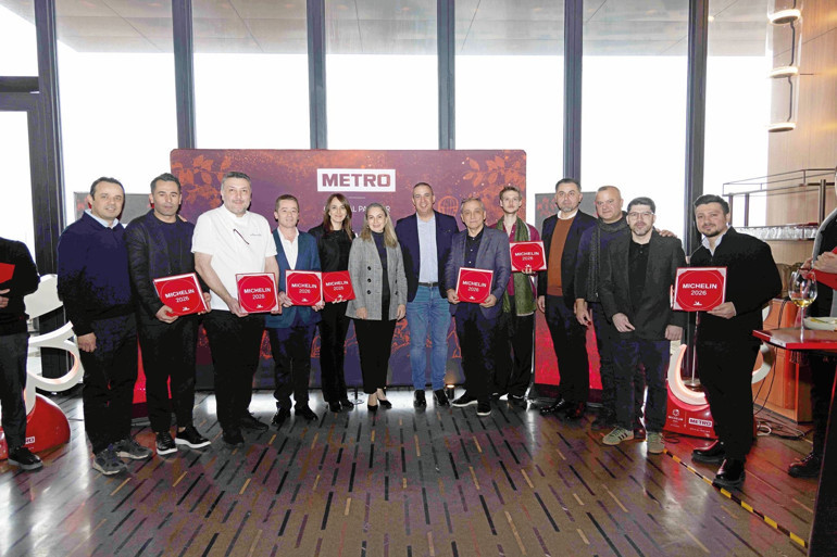 Plaketler sahiplerini buldu