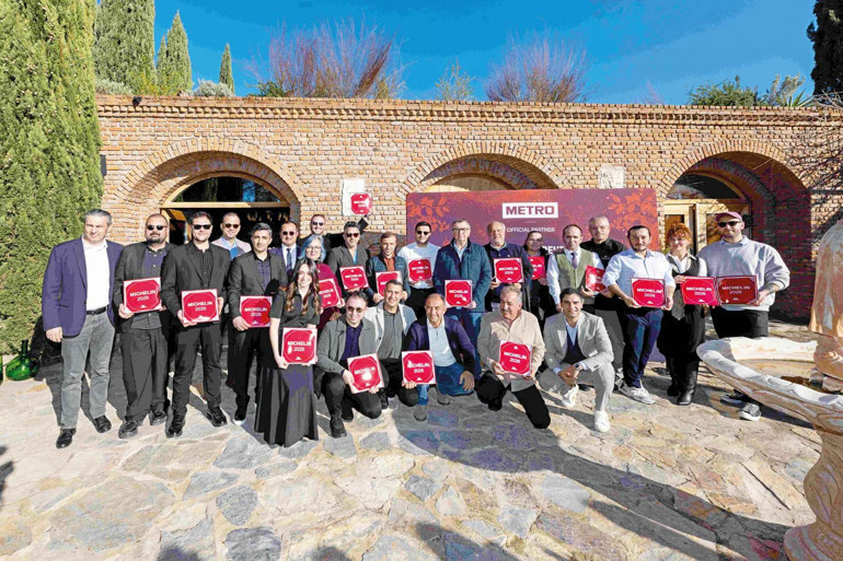 Plaketler sahiplerini buldu